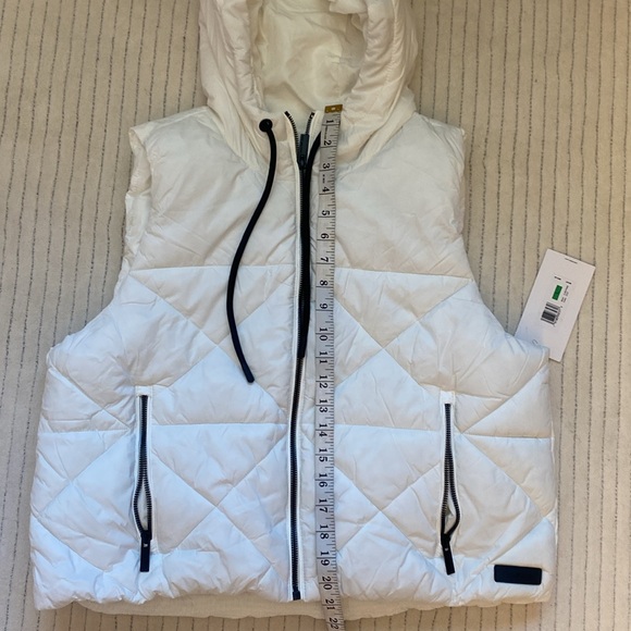 Calving Klein Jeans.Women's White Quilted Hooded Vest - Picture 5 of 9